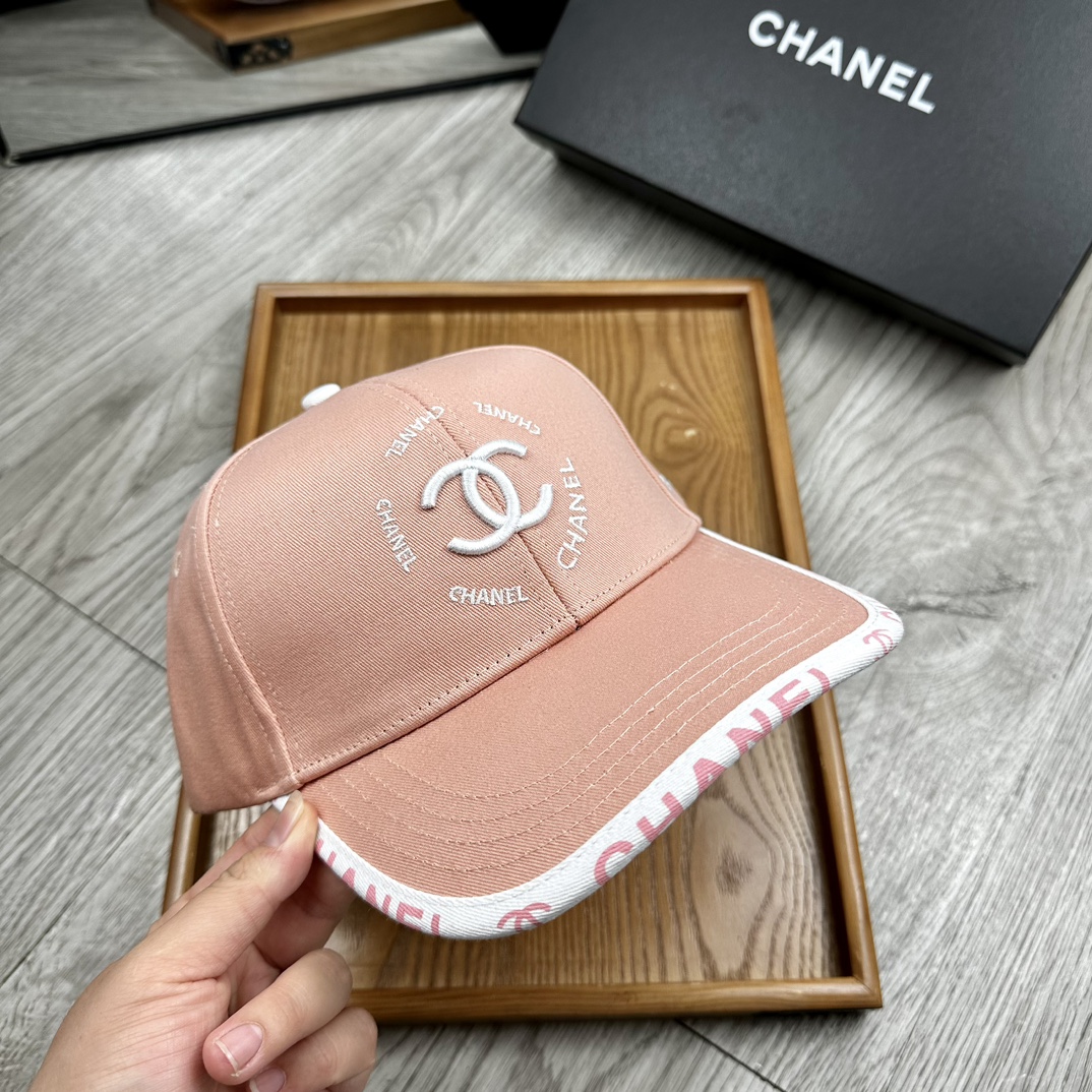 。C家。【配防尘袋】新品棒球帽！材质：纯棉！透气性好！春天挡风，夏天防晒必备单品！颜色大气！款式新颖别致