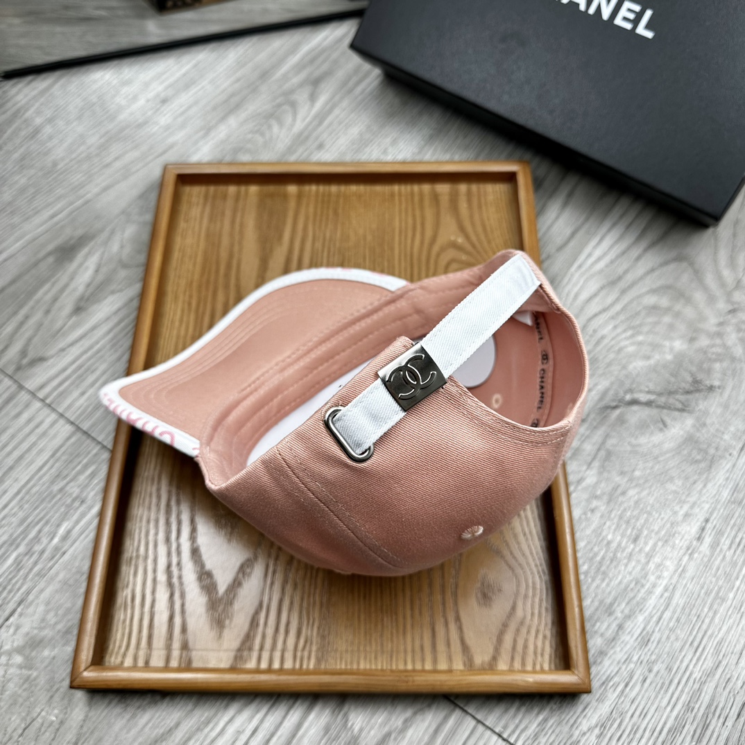 。C家。【配防尘袋】新品棒球帽！材质：纯棉！透气性好！春天挡风，夏天防晒必备单品！颜色大气！款式新颖别致