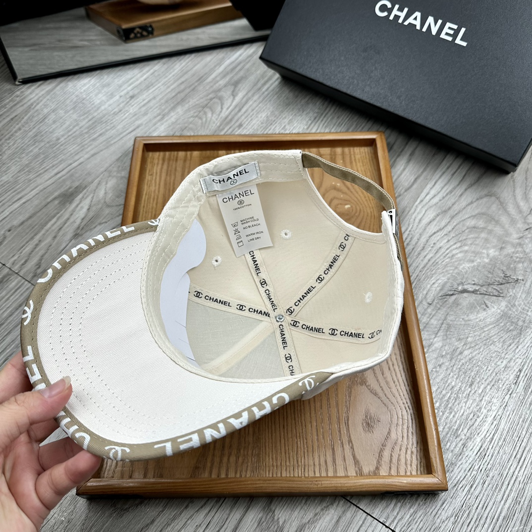 。C家。【配防尘袋】新品棒球帽！材质：纯棉！透气性好！春天挡风，夏天防晒必备单品！颜色大气！款式新颖别致