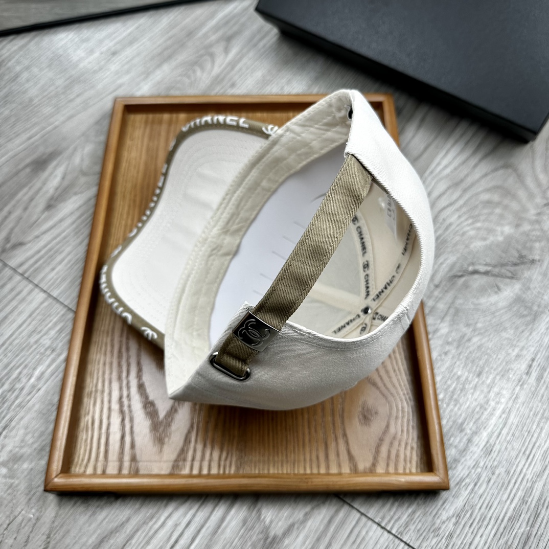 。C家。【配防尘袋】新品棒球帽！材质：纯棉！透气性好！春天挡风，夏天防晒必备单品！颜色大气！款式新颖别致