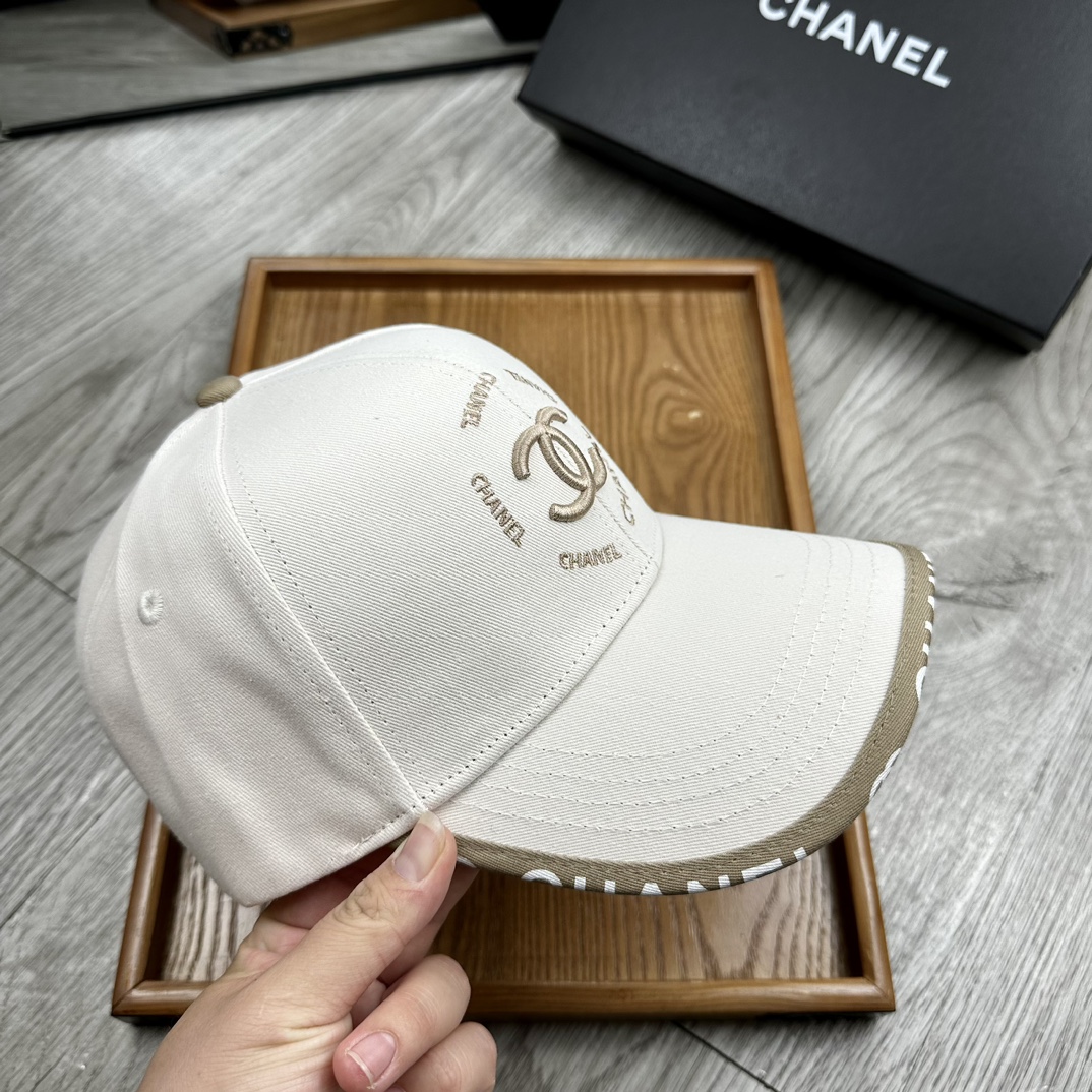 。C家。【配防尘袋】新品棒球帽！材质：纯棉！透气性好！春天挡风，夏天防晒必备单品！颜色大气！款式新颖别致