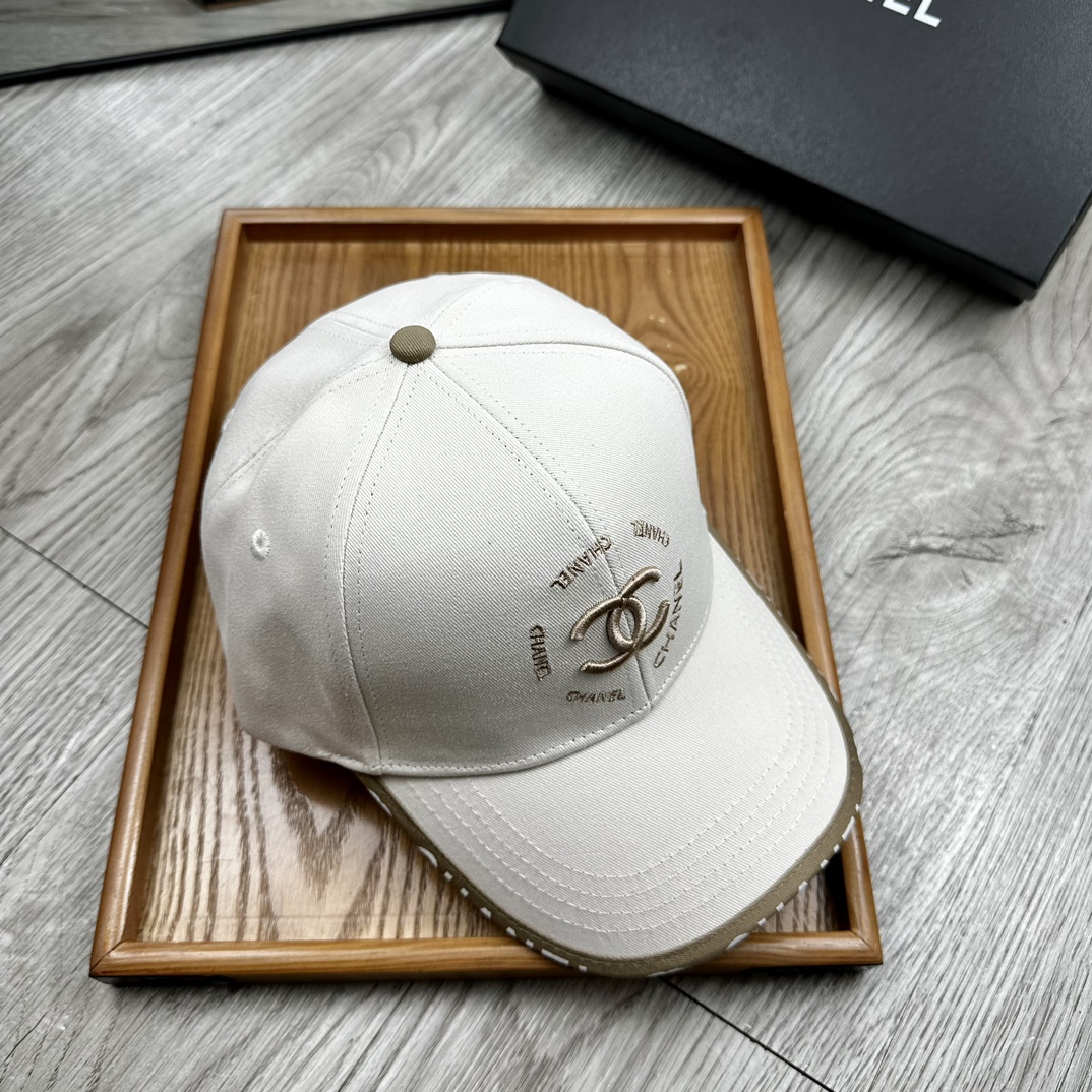 。C家。【配防尘袋】新品棒球帽！材质：纯棉！透气性好！春天挡风，夏天防晒必备单品！颜色大气！款式新颖别致