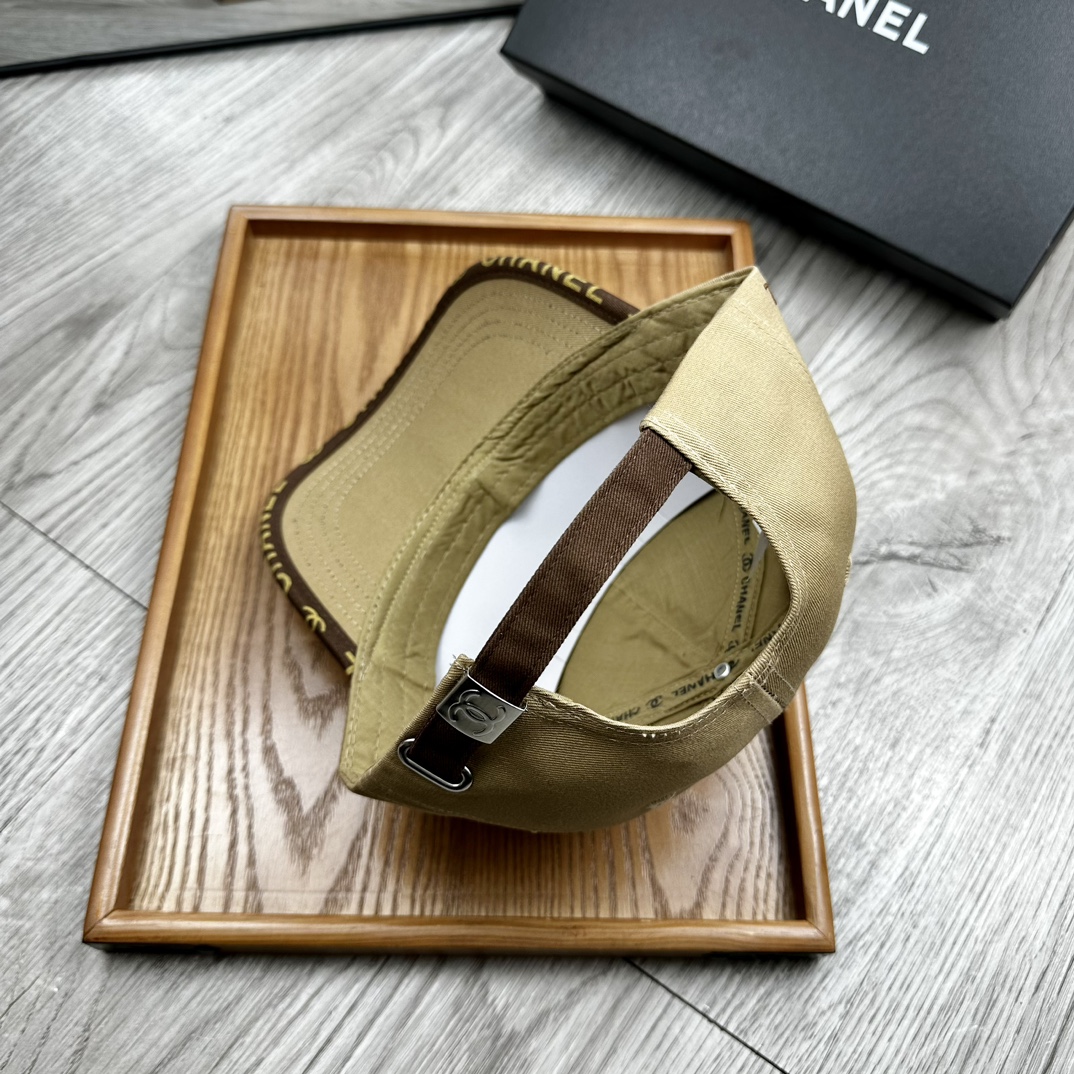 。C家。【配防尘袋】新品棒球帽！材质：纯棉！透气性好！春天挡风，夏天防晒必备单品！颜色大气！款式新颖别致