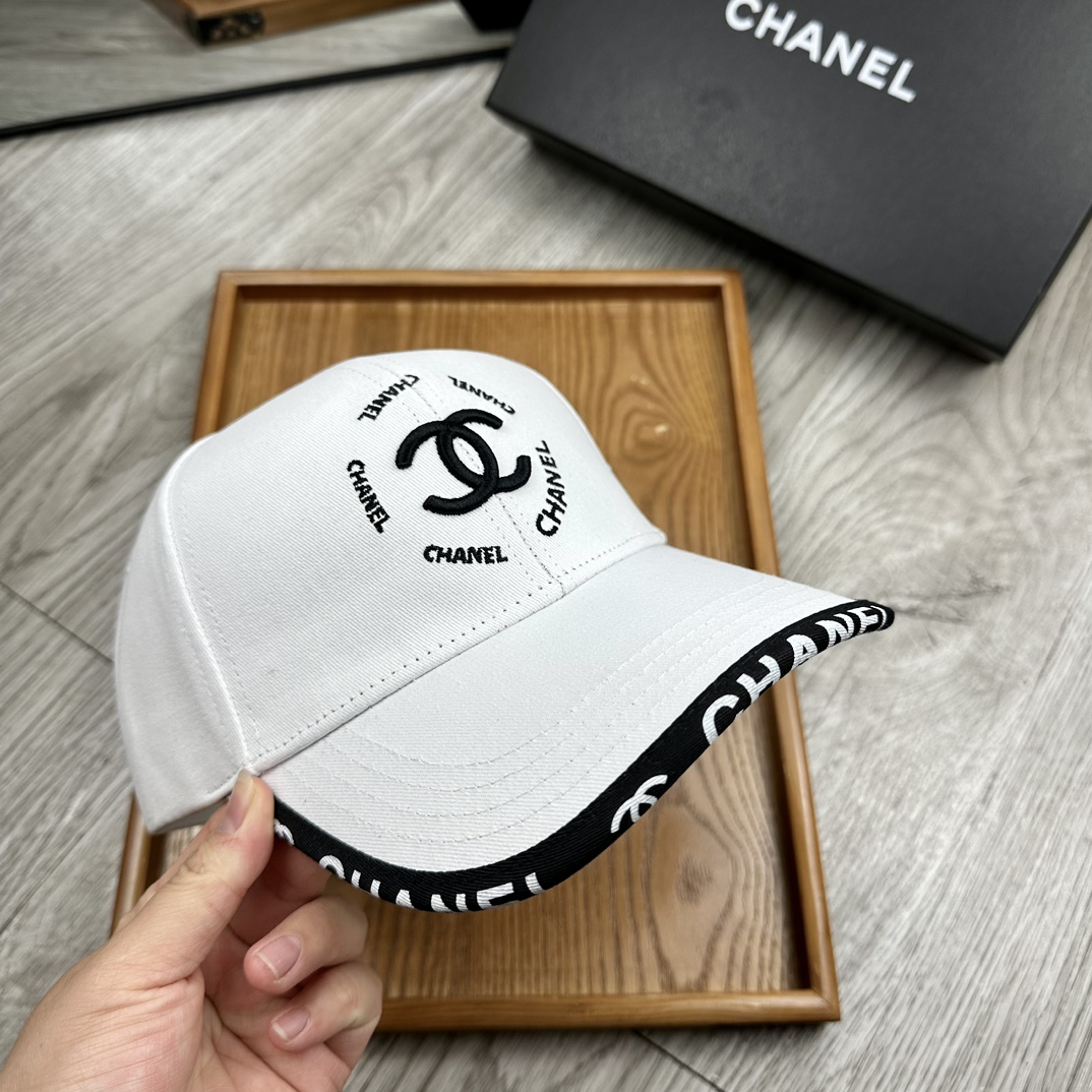 。C家。【配防尘袋】新品棒球帽！材质：纯棉！透气性好！春天挡风，夏天防晒必备单品！颜色大气！款式新颖别致