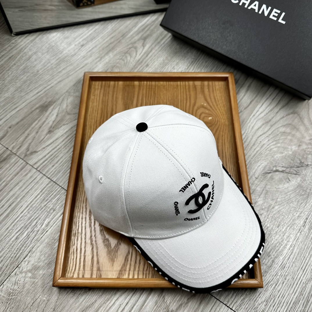 。C家。【配防尘袋】新品棒球帽！材质：纯棉！透气性好！春天挡风，夏天防晒必备单品！颜色大气！款式新颖别致