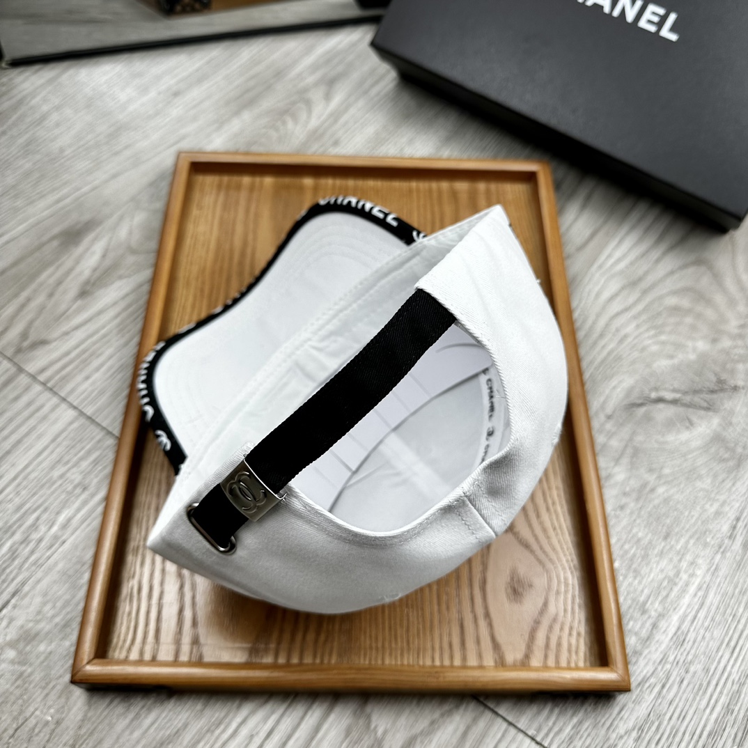 。C家。【配防尘袋】新品棒球帽！材质：纯棉！透气性好！春天挡风，夏天防晒必备单品！颜色大气！款式新颖别致