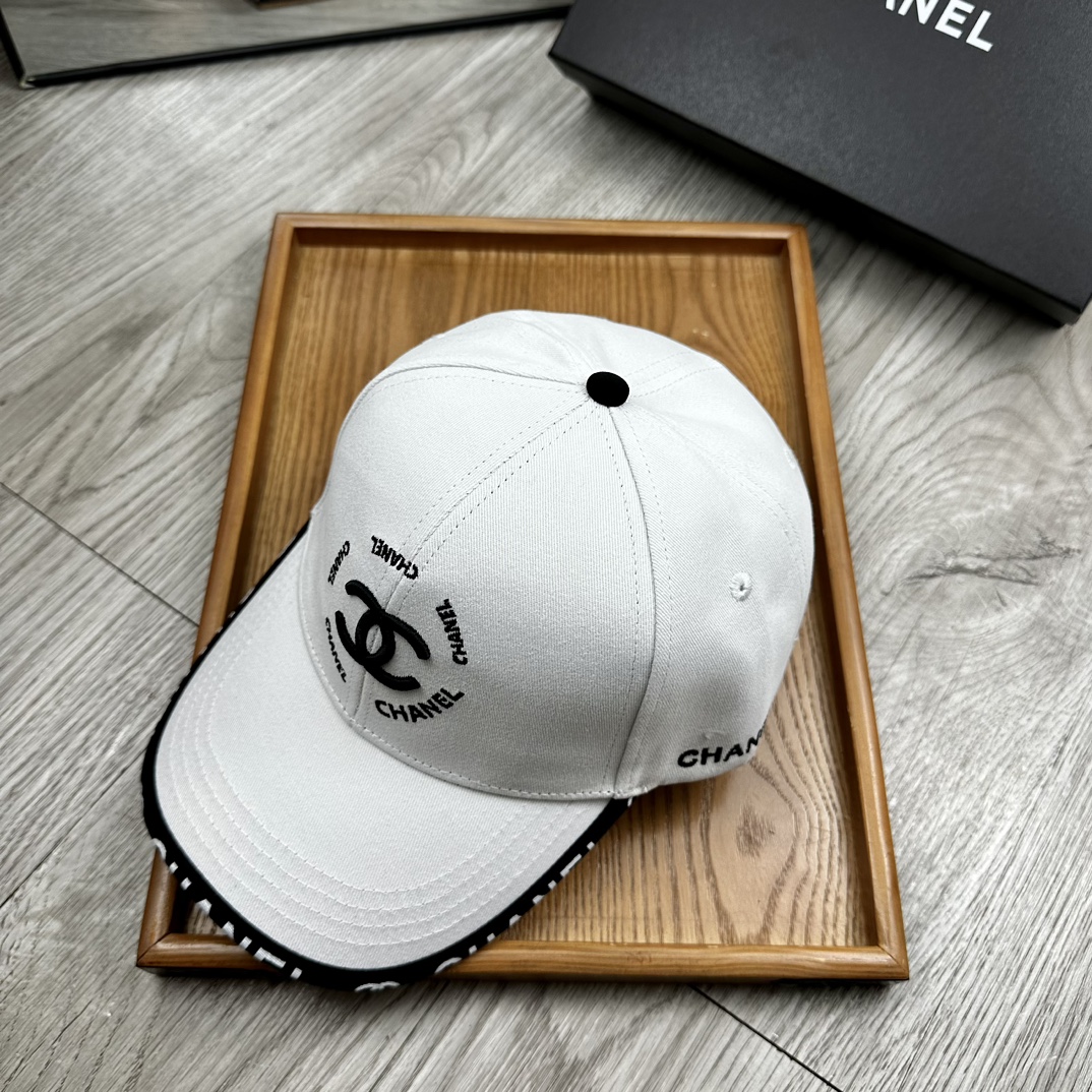 。C家。【配防尘袋】新品棒球帽！材质：纯棉！透气性好！春天挡风，夏天防晒必备单品！颜色大气！款式新颖别致