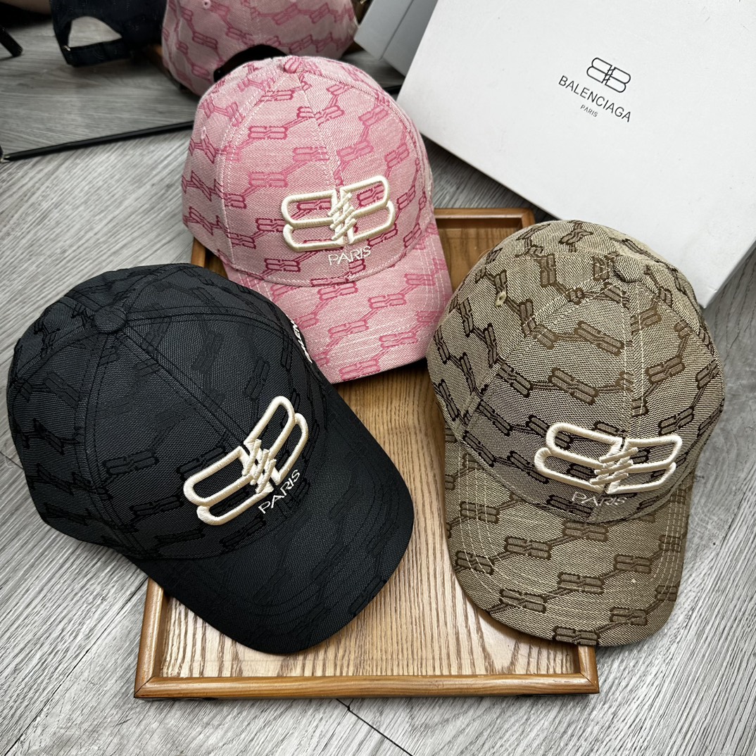 NO:196716,Special offer. Balenciaga. Edged pure cotton embroidered double B baseball cap. [with dust bag] Details determine quality!  Pure cotton material!  Good breathability!  A must-have item for sun protection in spring!  Atmospheric color!  The style is novel and unique and easy to match with clothes!  Strong practicality and high-end quality!  It’s a good match~ It’s really good to watch!  !  Just wear it casually, it is absolutely magical, age-reducing and fashionable. Hats, fisherman hats, baseball hats, knit hats, hats, balenciaga, espadrilles, hats19860909特价 . 巴黎世家.包边纯棉刺绣双B款鸭舌帽.【配防尘袋】细节决定品质！材质纯棉！透气性好！春天挡风,夏天防晒必备单品！颜色大气！款式新颖别致好搭配衣服！实用性强,高端品质！随心搭配～真的敲好看！！随便一戴,妥妥的街拍神奇,减龄又时尚.帽子渔夫帽棒球帽针织帽,帽子,balenciaga,espadrilles,hats,hat