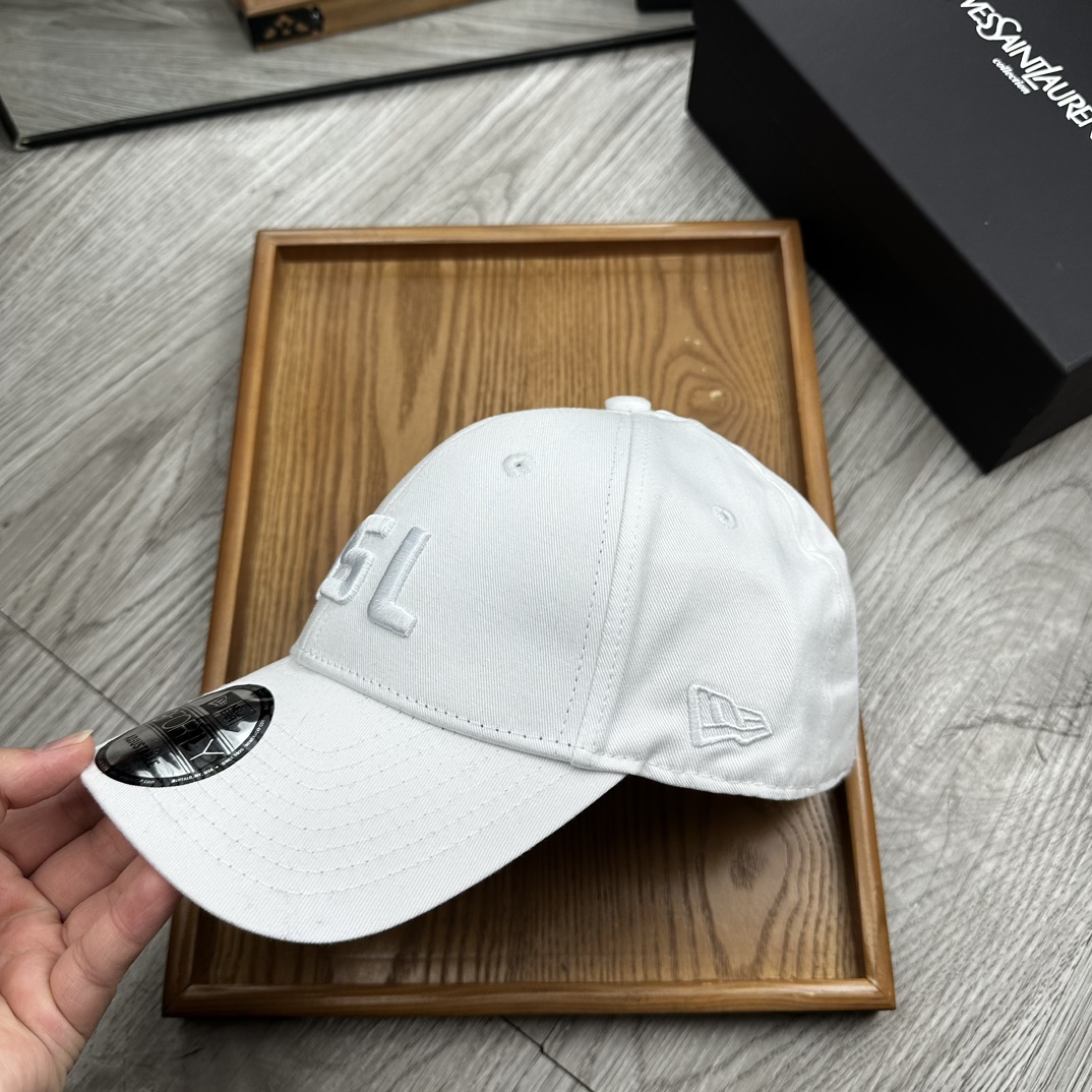 。YSL。YSL & Ny 联名款。【配防尘袋】细节决定品质！材质：纯棉！透气性好！春天挡风，夏天防晒必