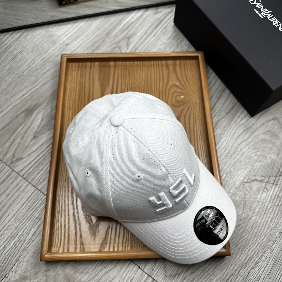 。YSL。YSL & Ny 联名款。【配防尘袋】细节决定品质！材质：纯棉！透气性好！春天挡风，夏天防晒必