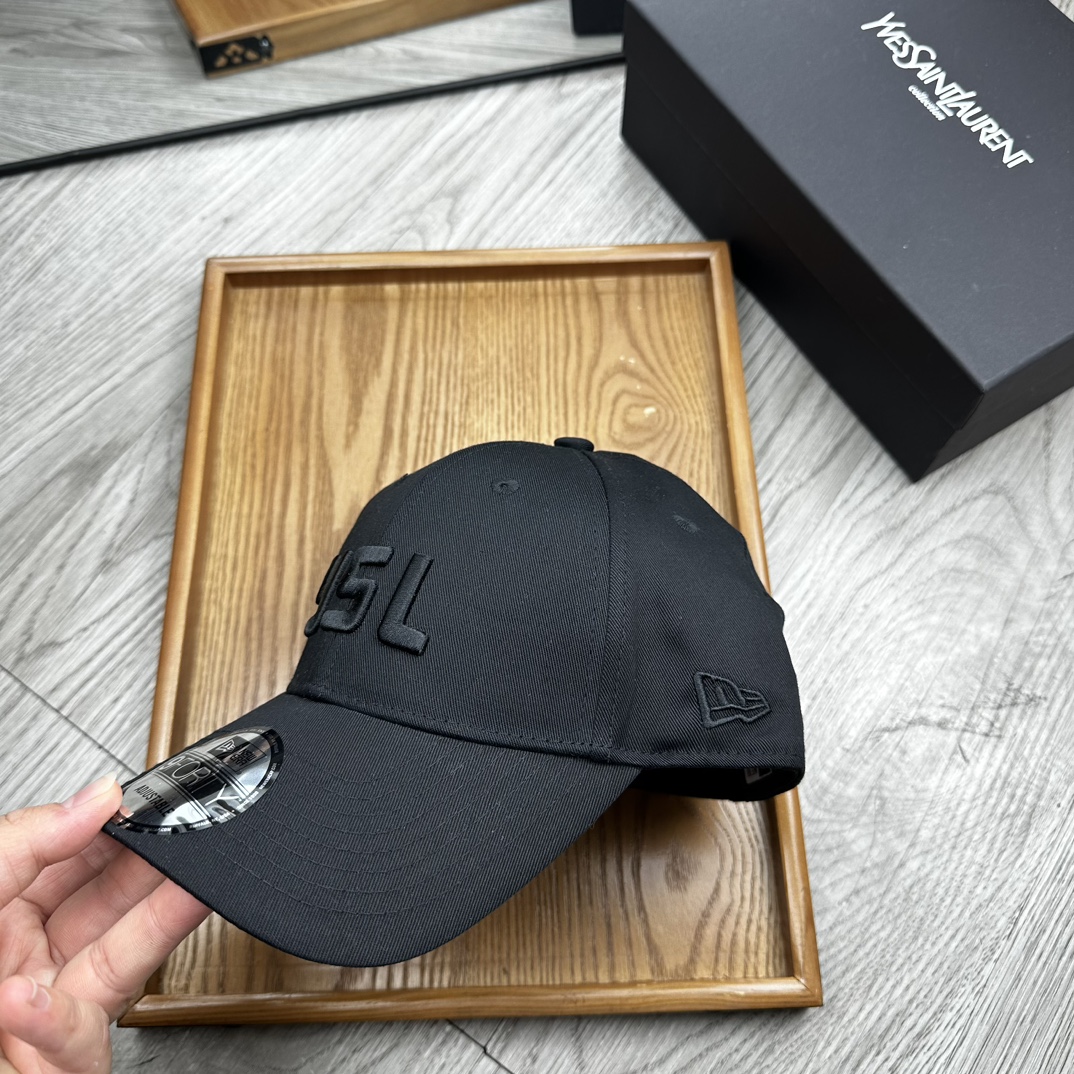 。YSL。YSL & Ny 联名款。【配防尘袋】细节决定品质！材质：纯棉！透气性好！春天挡风，夏天防晒必