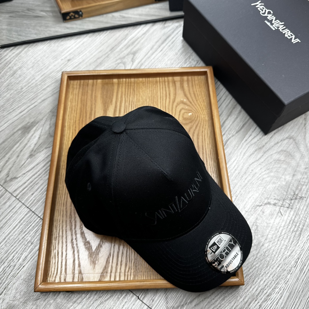 。YSL。YSL & Ny 联名款。【配防尘袋】细节决定品质！材质：纯棉！透气性好！春天挡风，夏天防晒必