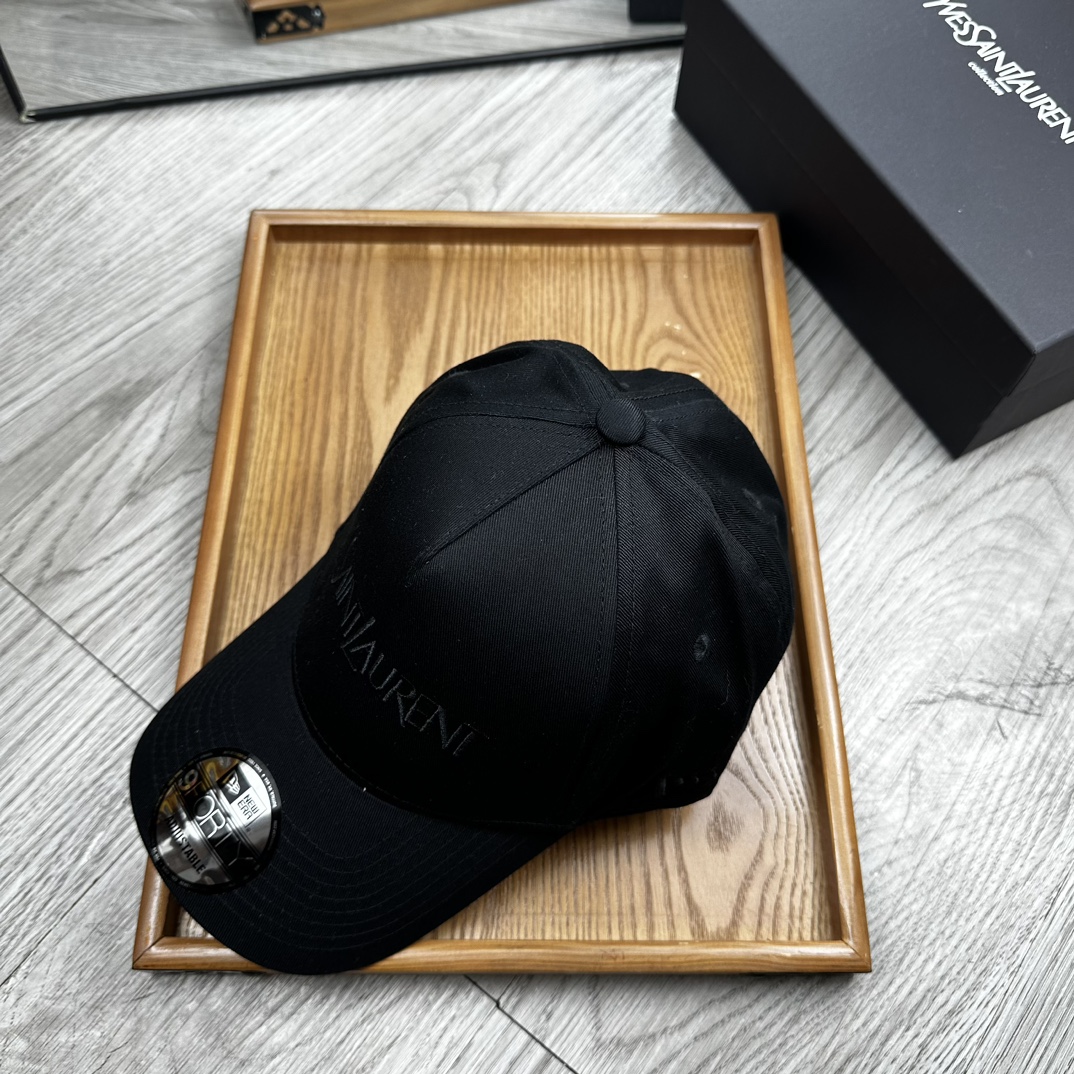 。YSL。YSL & Ny 联名款。【配防尘袋】细节决定品质！材质：纯棉！透气性好！春天挡风，夏天防晒必