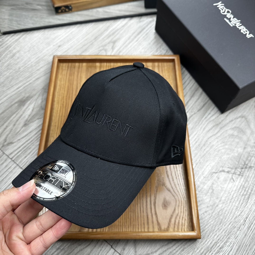 。YSL。YSL & Ny 联名款。【配防尘袋】细节决定品质！材质：纯棉！透气性好！春天挡风，夏天防晒必