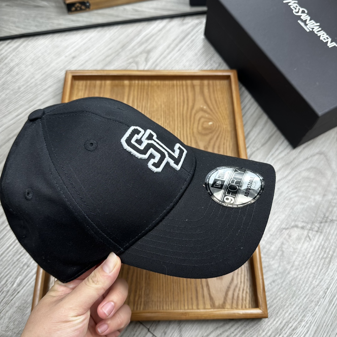 。YSL。YSL & Ny 联名款。【配防尘袋】细节决定品质！材质：纯棉！透气性好！春天挡风，夏天防晒必