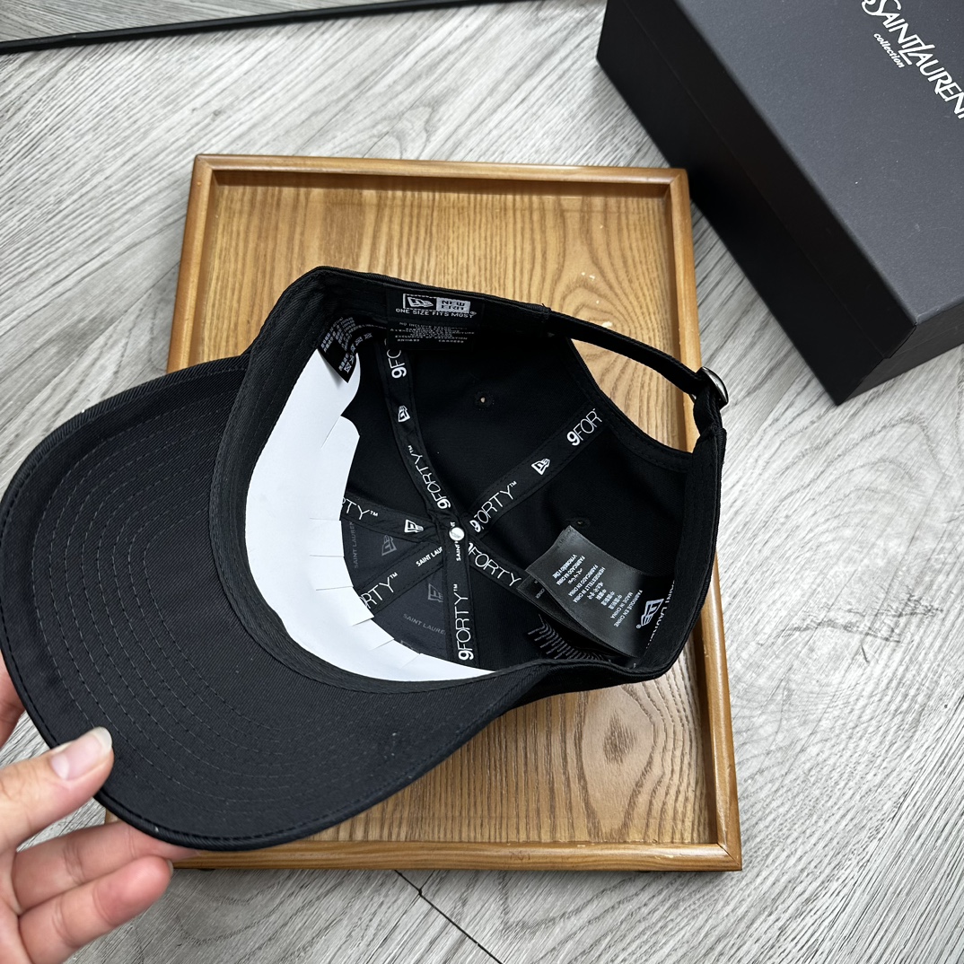 。YSL。YSL & Ny 联名款。【配防尘袋】细节决定品质！材质：纯棉！透气性好！春天挡风，夏天防晒必