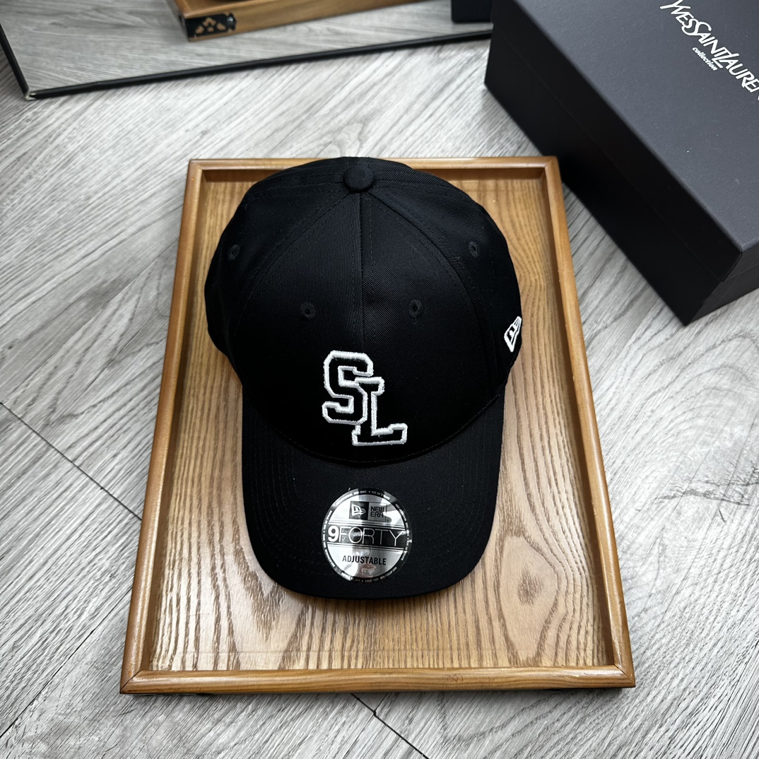 。YSL。YSL & Ny 联名款。【配防尘袋】细节决定品质！材质：纯棉！透气性好！春天挡风，夏天防晒必