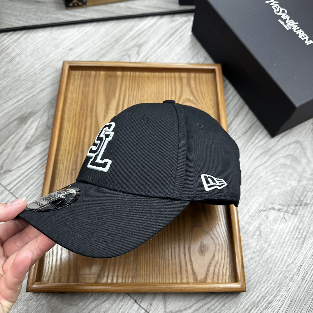 。YSL。YSL & Ny 联名款。【配防尘袋】细节决定品质！材质：纯棉！透气性好！春天挡风，夏天防晒必