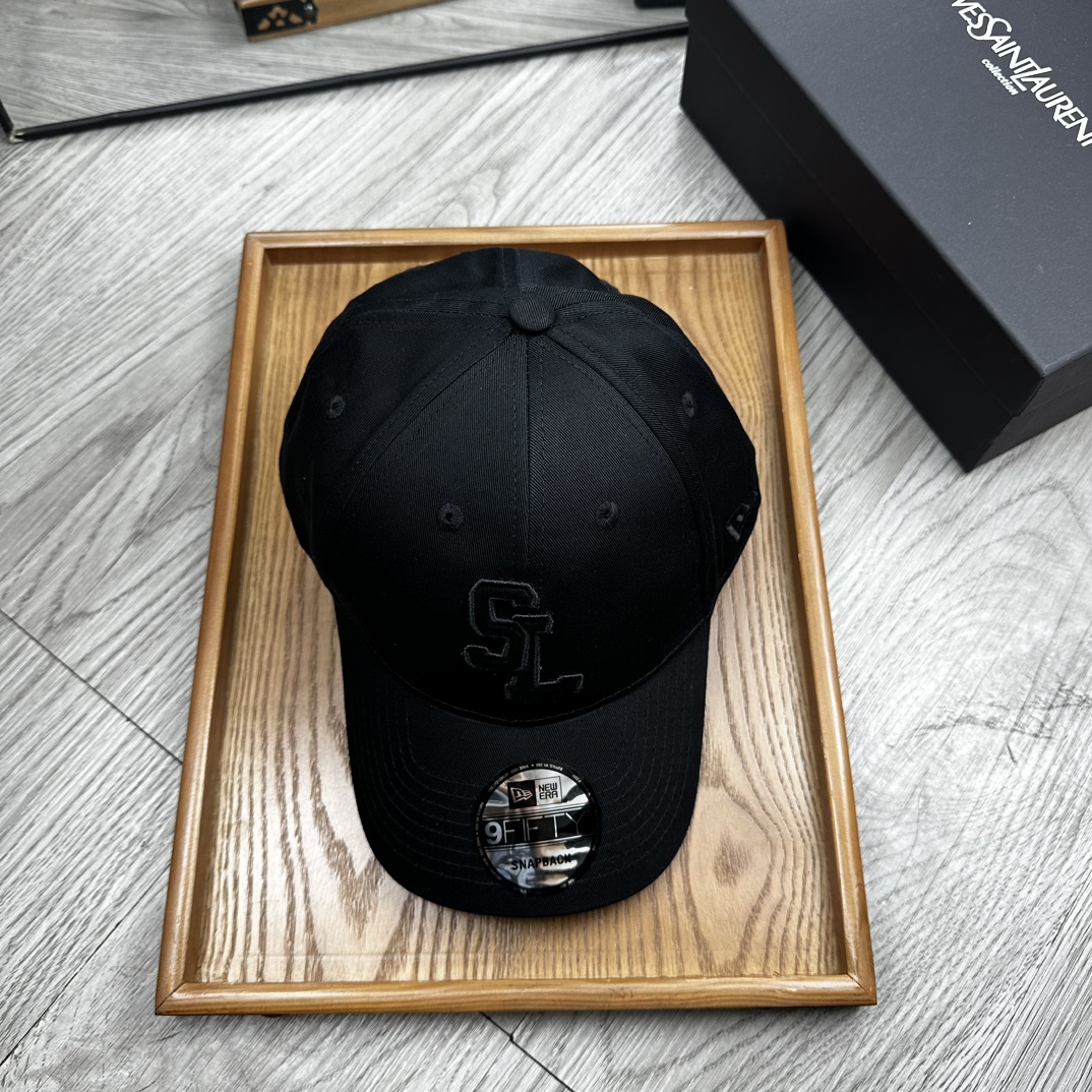 。YSL。YSL & Ny 联名款。【配防尘袋】细节决定品质！材质：纯棉！透气性好！春天挡风，夏天防晒必