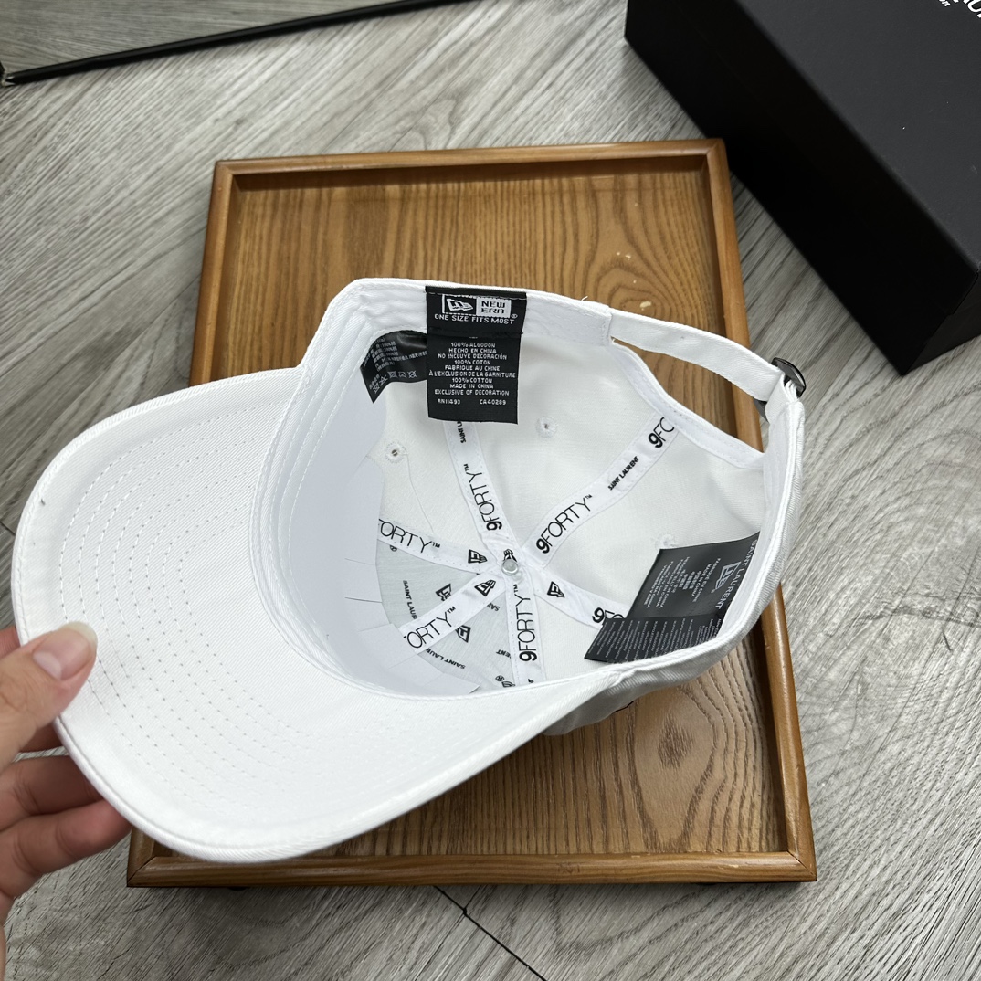 。YSL。YSL & Ny 联名款。【配防尘袋】细节决定品质！材质：纯棉！透气性好！春天挡风，夏天防晒必