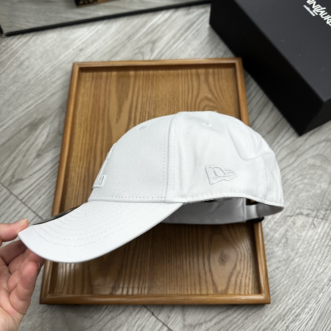 。YSL。YSL & Ny 联名款。【配防尘袋】细节决定品质！材质：纯棉！透气性好！春天挡风，夏天防晒必