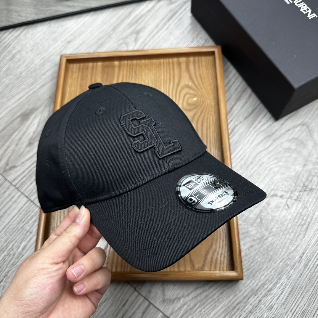 。YSL。YSL & Ny 联名款。【配防尘袋】细节决定品质！材质：纯棉！透气性好！春天挡风，夏天防晒必