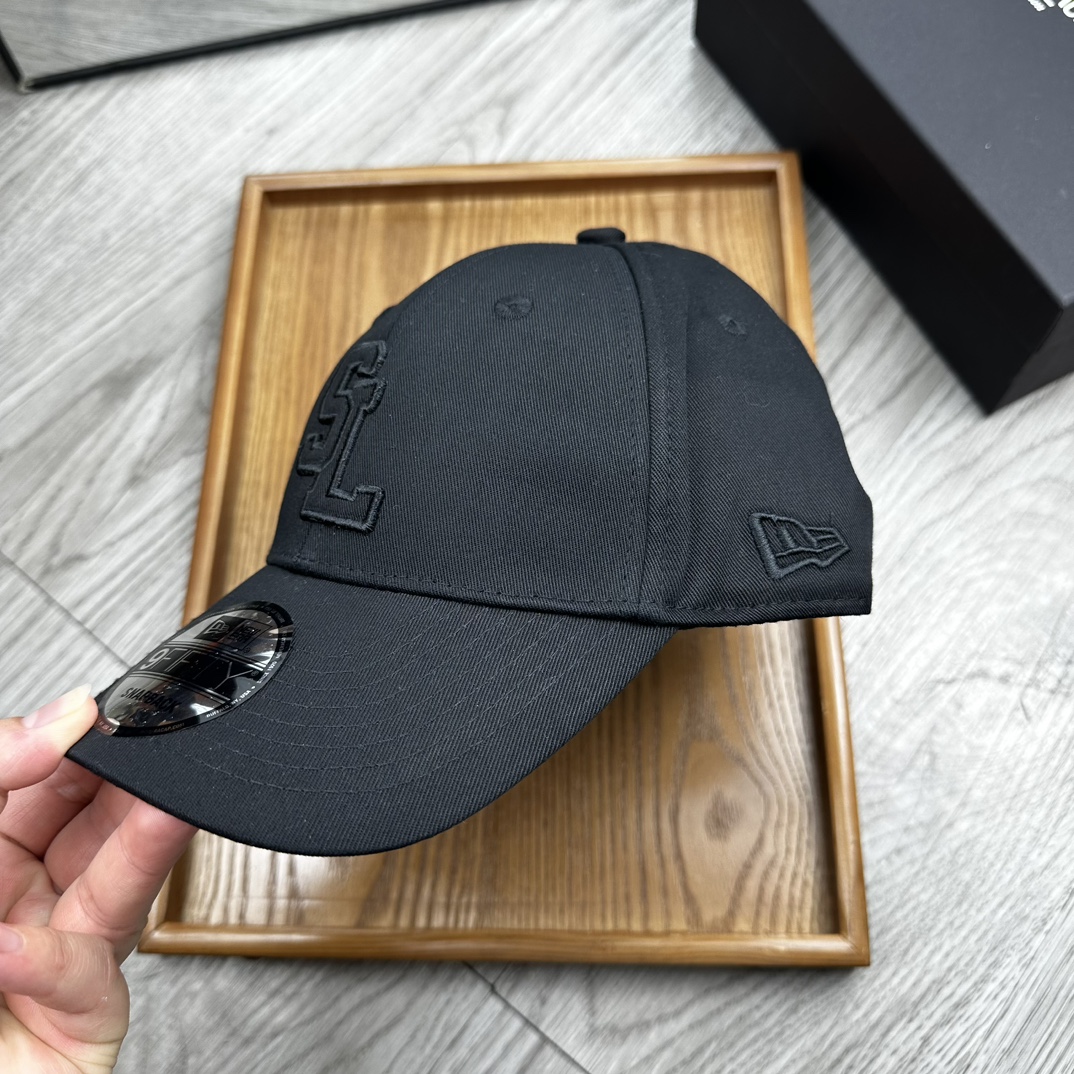 。YSL。YSL & Ny 联名款。【配防尘袋】细节决定品质！材质：纯棉！透气性好！春天挡风，夏天防晒必