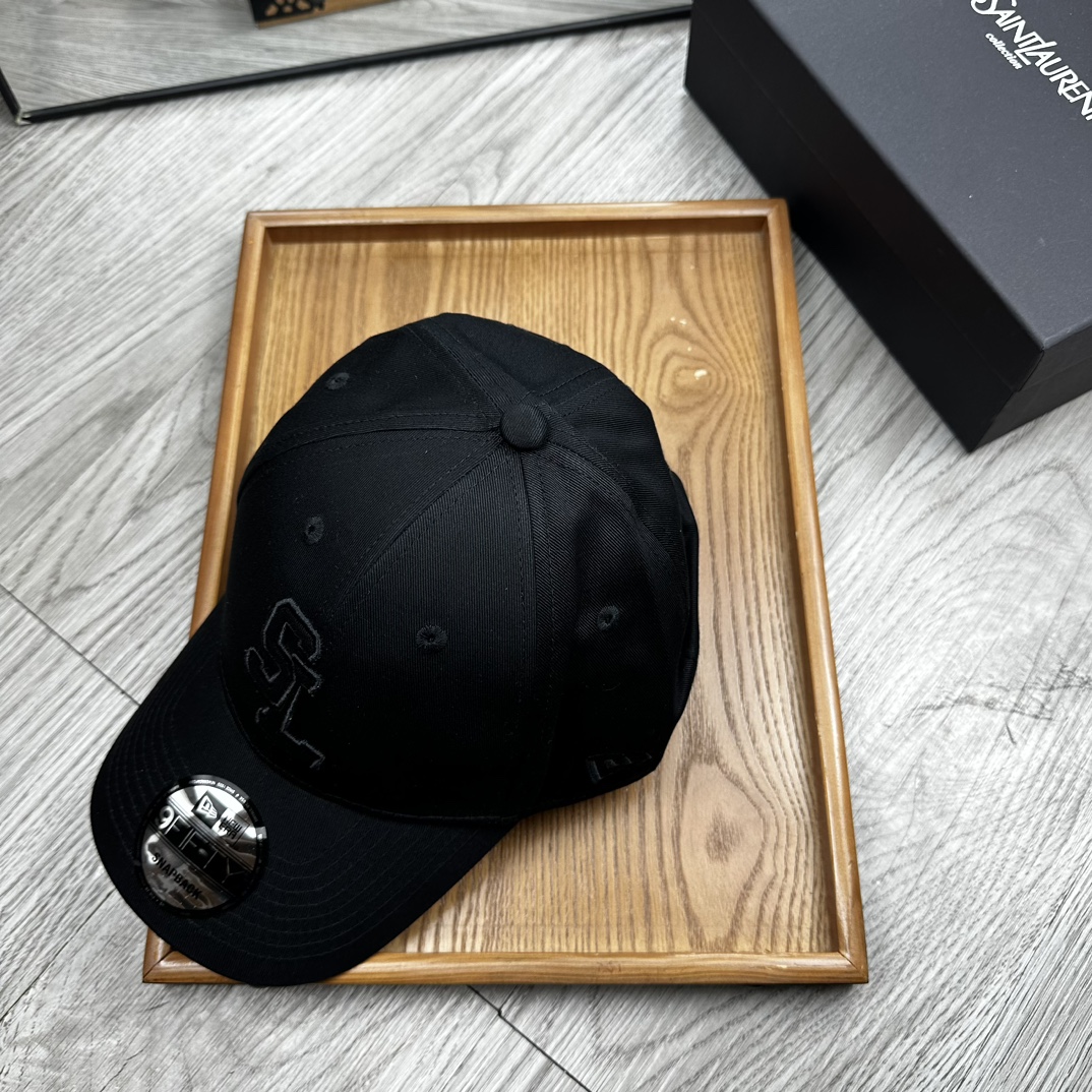 。YSL。YSL & Ny 联名款。【配防尘袋】细节决定品质！材质：纯棉！透气性好！春天挡风，夏天防晒必