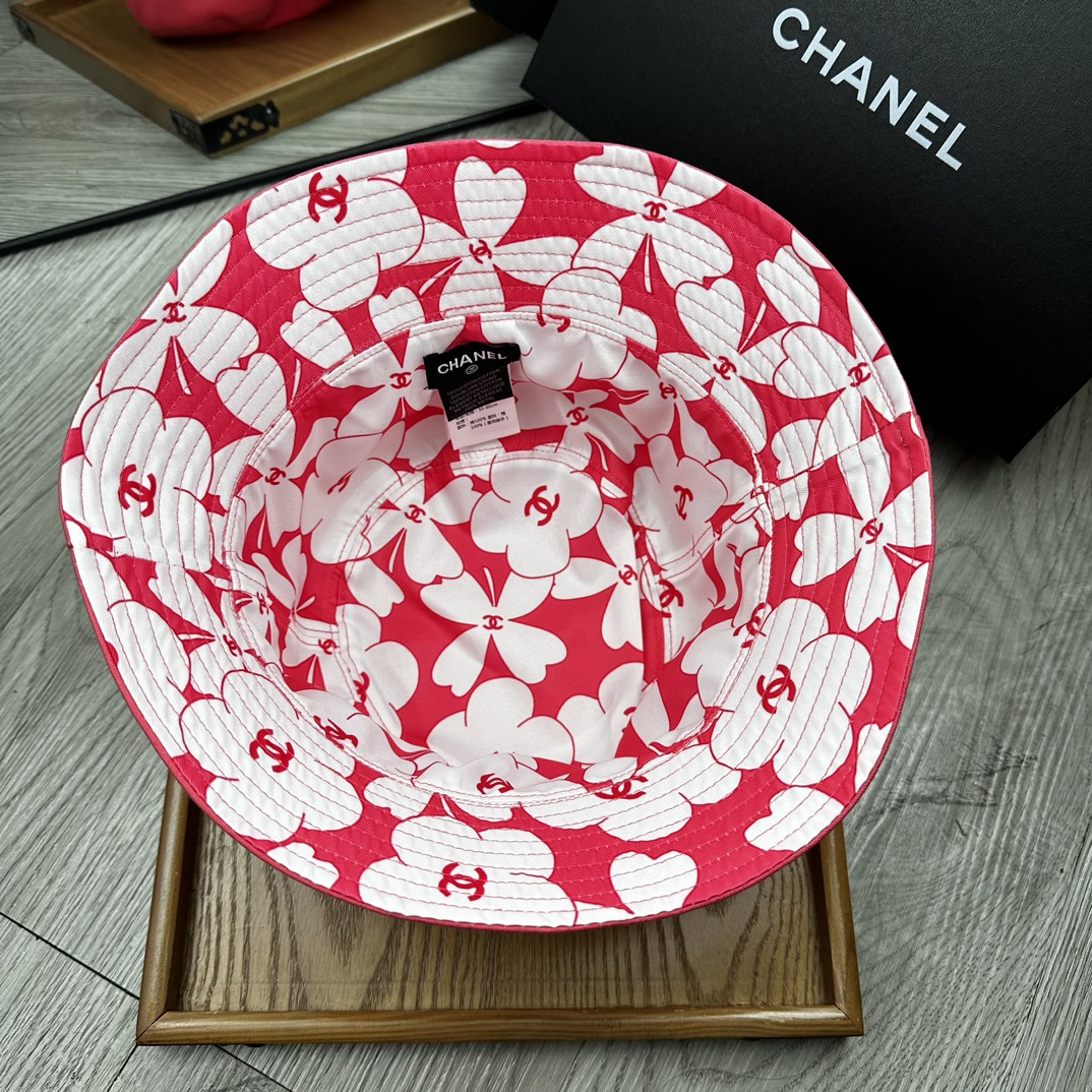 C家Chanel2024新品双面渔夫帽！特别新颖的双面风格碰撞设计！一面延续了chanel一贯的素雅简约