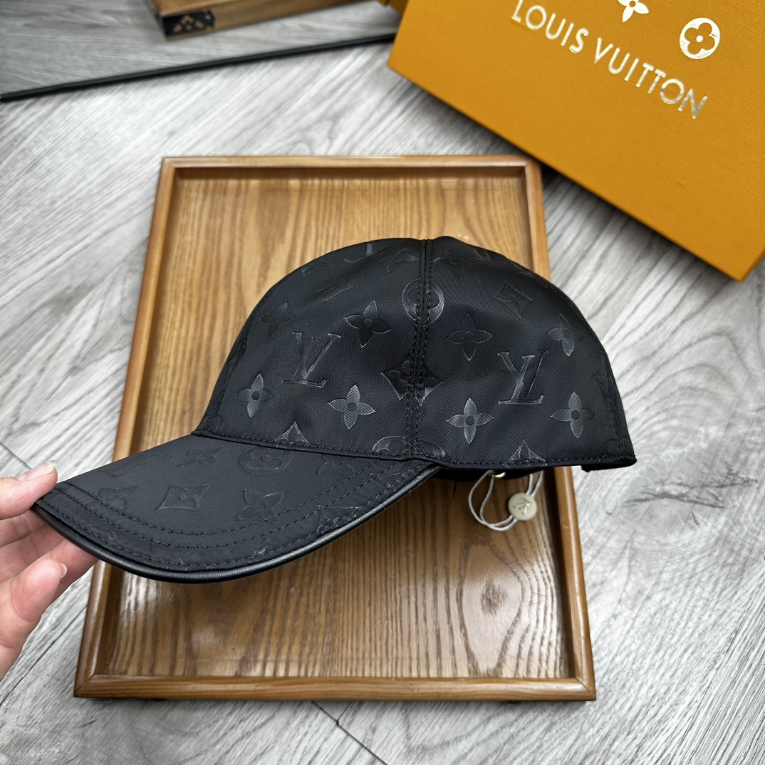 High-End Fashion Accessories: Quality Leather Hats and Belts with Attention to Detail - 图片 7