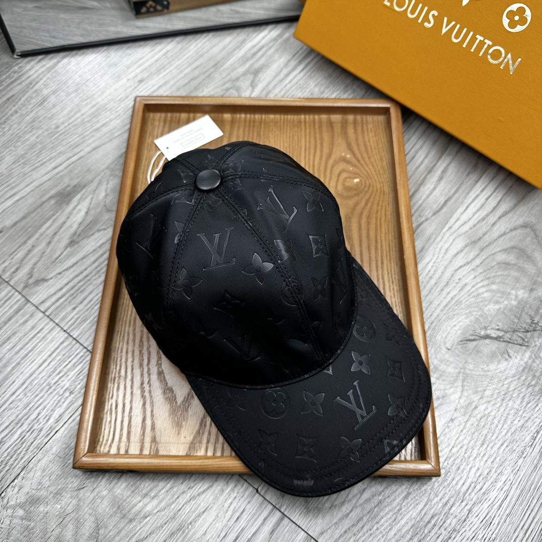 High-End Fashion Accessories: Quality Leather Hats and Belts with Attention to Detail - 图片 4