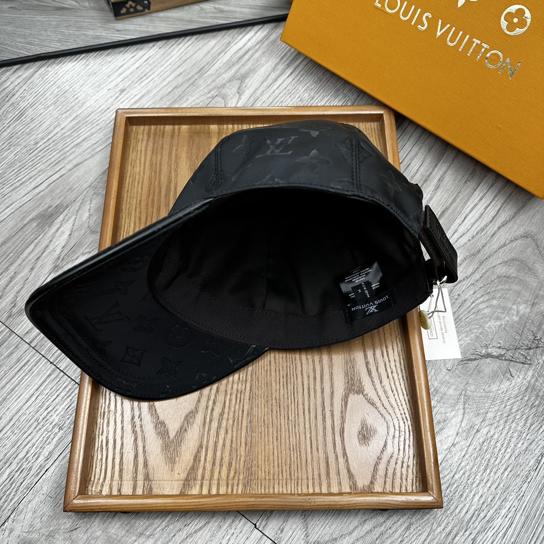 High-End Fashion Accessories: Quality Leather Hats and Belts with Attention to Detail - 图片 9