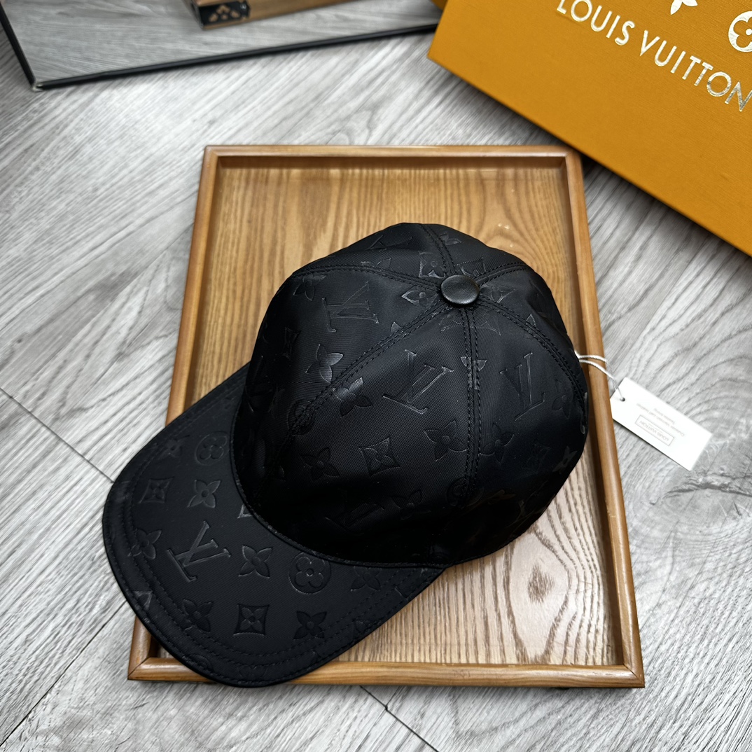 High-End Fashion Accessories: Quality Leather Hats and Belts with Attention to Detail - 图片 3