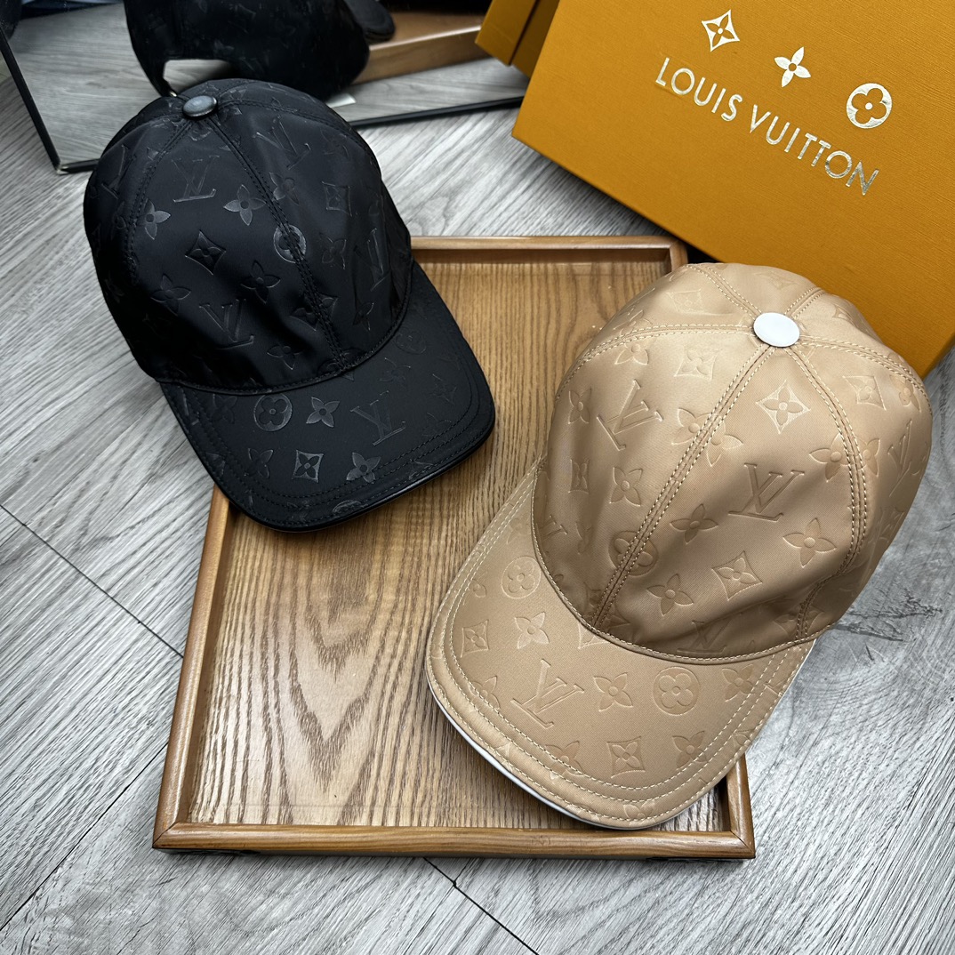 High-End Fashion Accessories: Quality Leather Hats and Belts with Attention to Detail - 图片 1