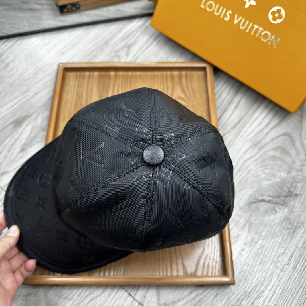 High-End Fashion Accessories: Quality Leather Hats and Belts with Attention to Detail - 图片 8