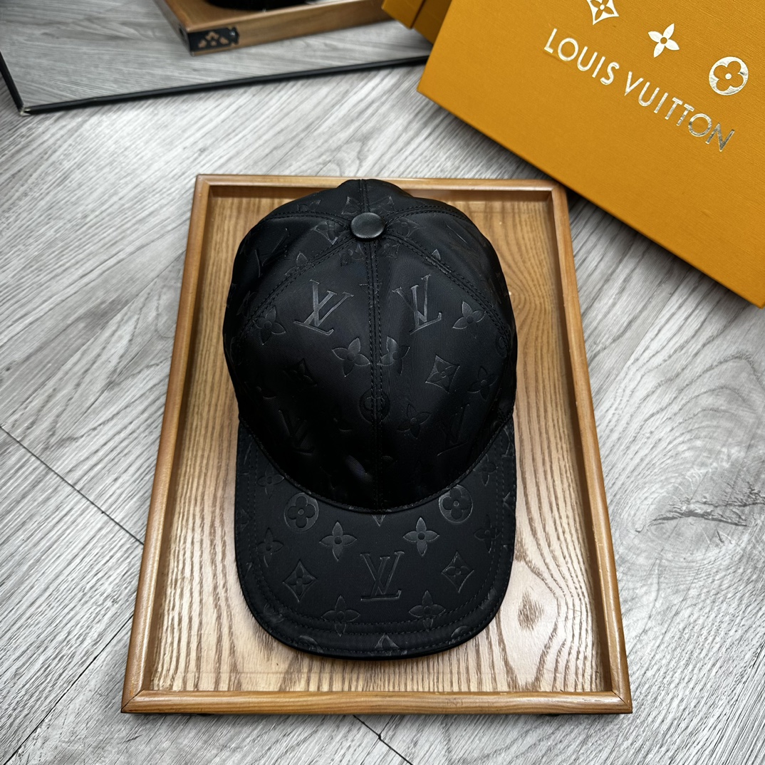High-End Fashion Accessories: Quality Leather Hats and Belts with Attention to Detail - 图片 2
