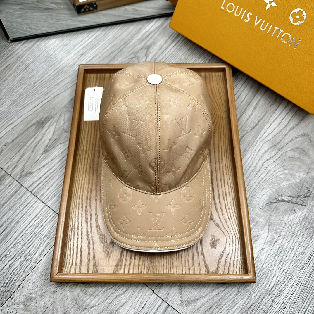 High-End Fashion: Leather Hats and Belts with Unusual Quality and Detail - 图片 2