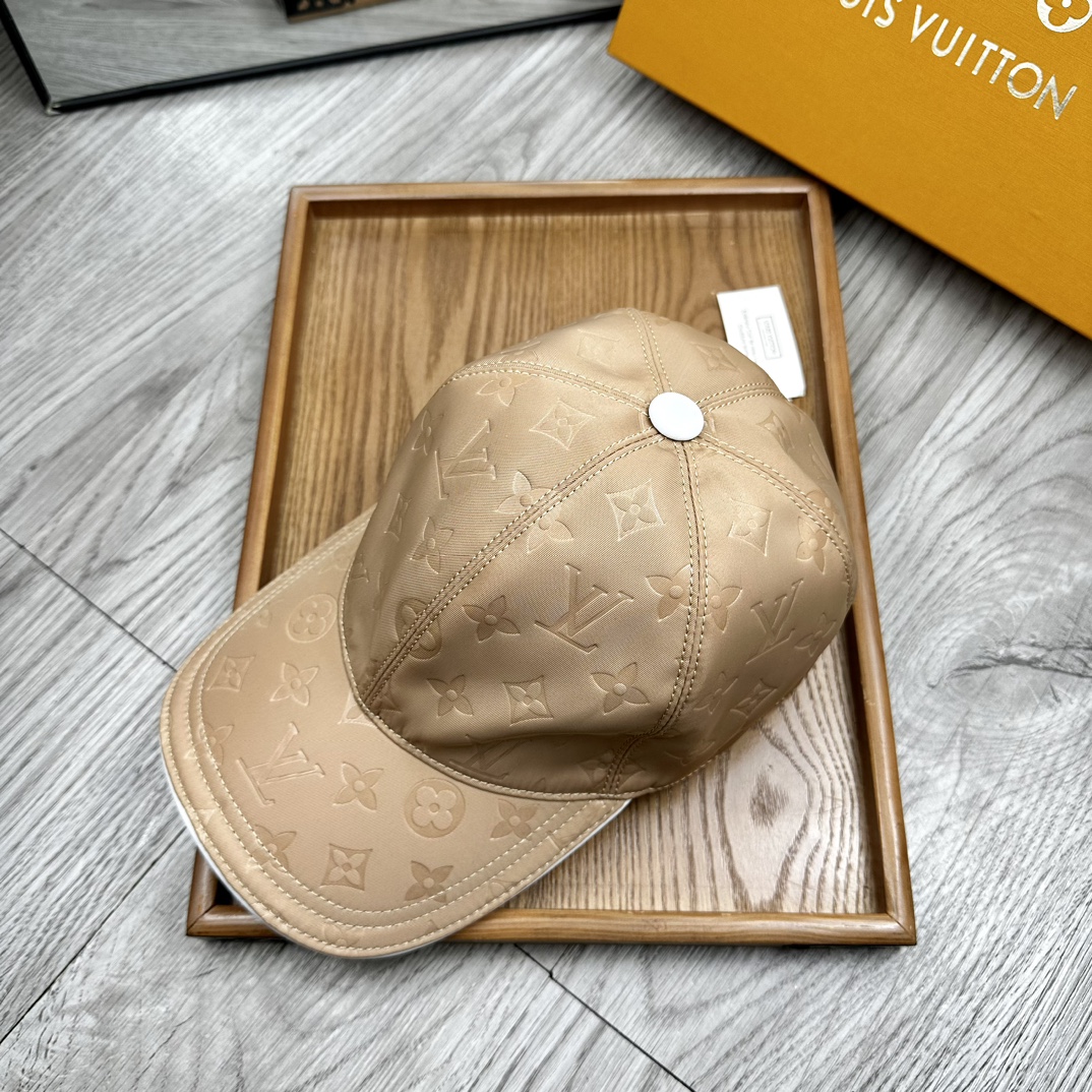 High-End Fashion: Leather Hats and Belts with Unusual Quality and Detail - 图片 3