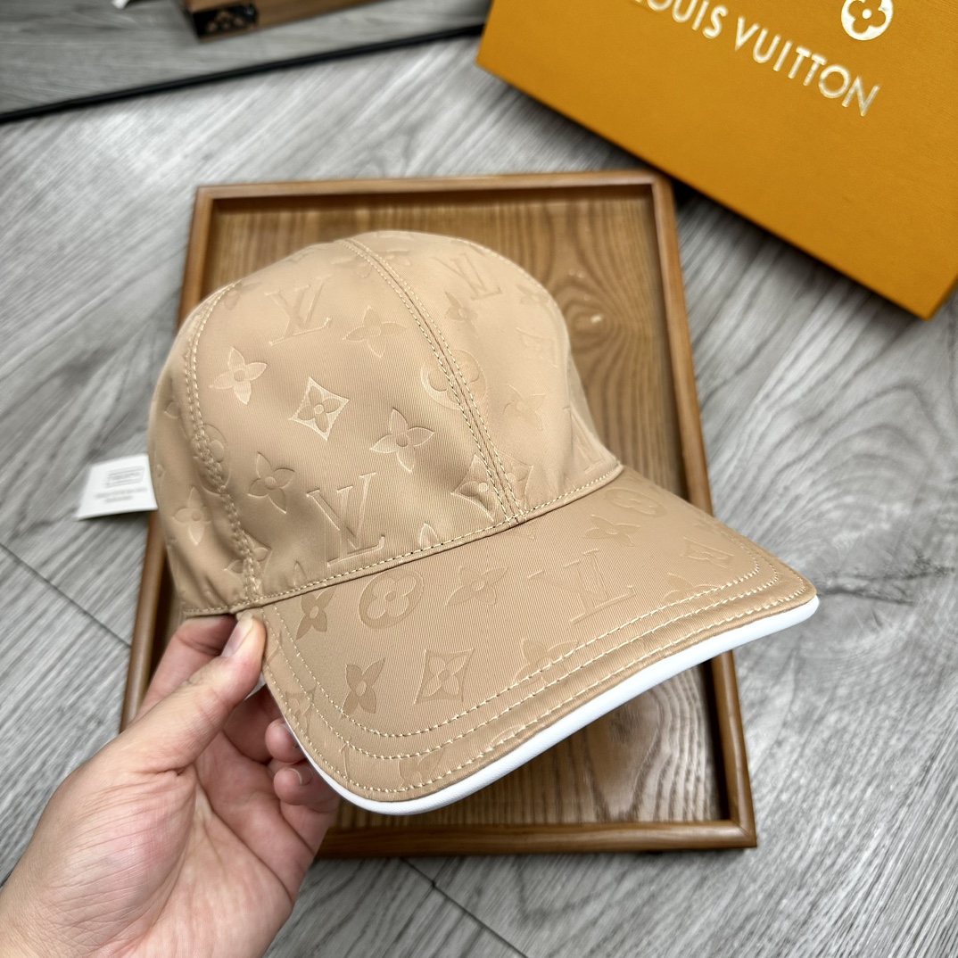 High-End Fashion: Leather Hats and Belts with Unusual Quality and Detail - 图片 5