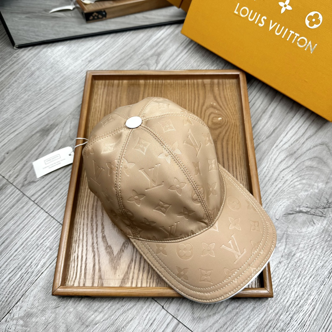 High-End Fashion: Leather Hats and Belts with Unusual Quality and Detail - 图片 4