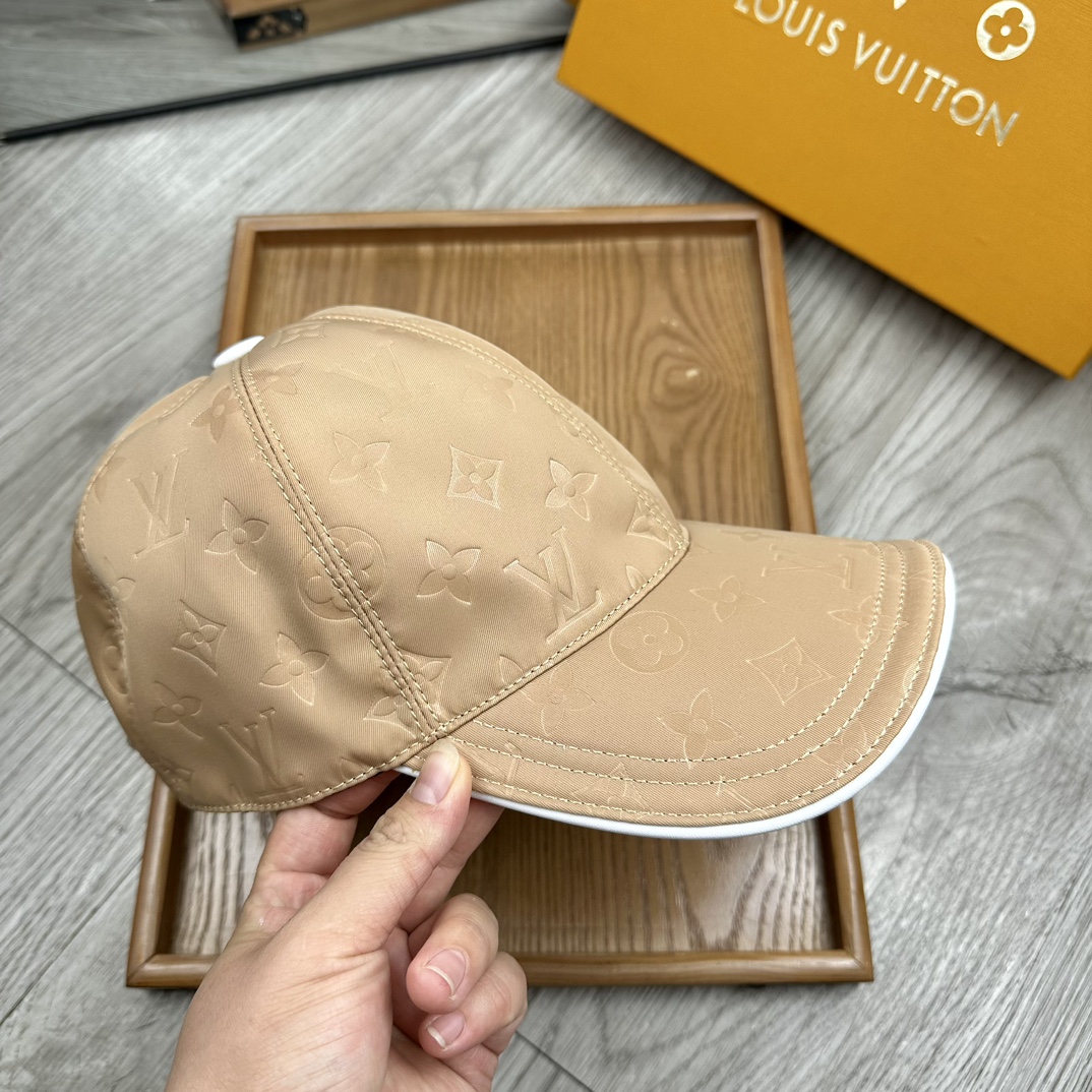High-End Fashion: Leather Hats and Belts with Unusual Quality and Detail - 图片 6