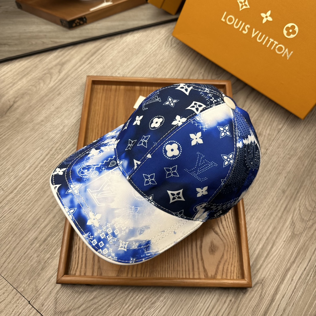 High-End Fashion Hats: Handcrafted with Oxford Material and Leather Details - 图片 3