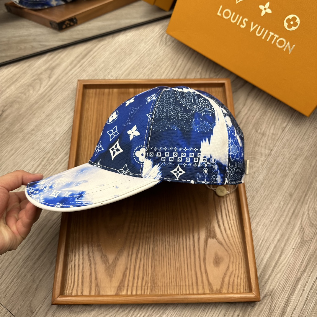 High-End Fashion Hats: Handcrafted with Oxford Material and Leather Details - 图片 8