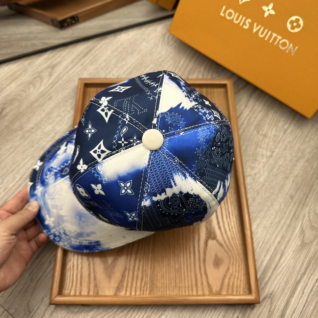 High-End Fashion Hats: Handcrafted with Oxford Material and Leather Details - 图片 9