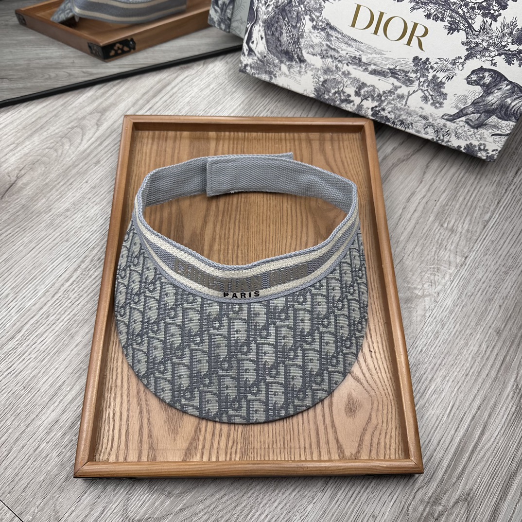 NO:201677,Special offer.D. New empty top hat, beautiful, simple and elegant, fashionable and generous, low-key and luxurious, sun protection, both fashionable and versatile!  You deserve it!  No matter how many numbers are, the hat shape is really beautiful!  The rate of returning to the street is very high!  Hat fisherman hat baseball hat knit hat, hat, dior, espadrilles,hats19860909特价.D家.新款空顶帽,美美哒～简单大气～时尚大方～低调奢华～防晒,时尚两不误,百搭款！你值得拥有！不分码数,帽型真的非常好看！上街回头率超高！帽子渔夫帽棒球帽针织帽,帽子,dior,espadrilles,hats,hat