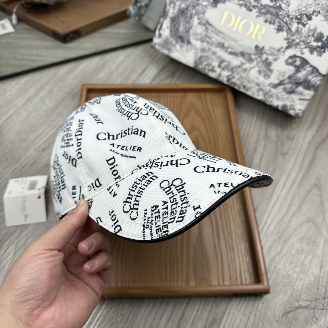 “High-End Fashion Hats: Handcrafted with Oxford Material and Cow Skin” - 图片 5