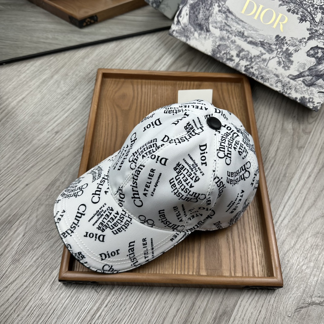 “High-End Fashion Hats: Handcrafted with Oxford Material and Cow Skin” - 图片 3