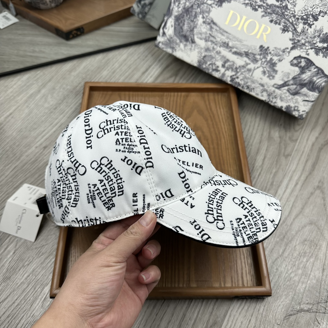 “High-End Fashion Hats: Handcrafted with Oxford Material and Cow Skin” - 图片 6