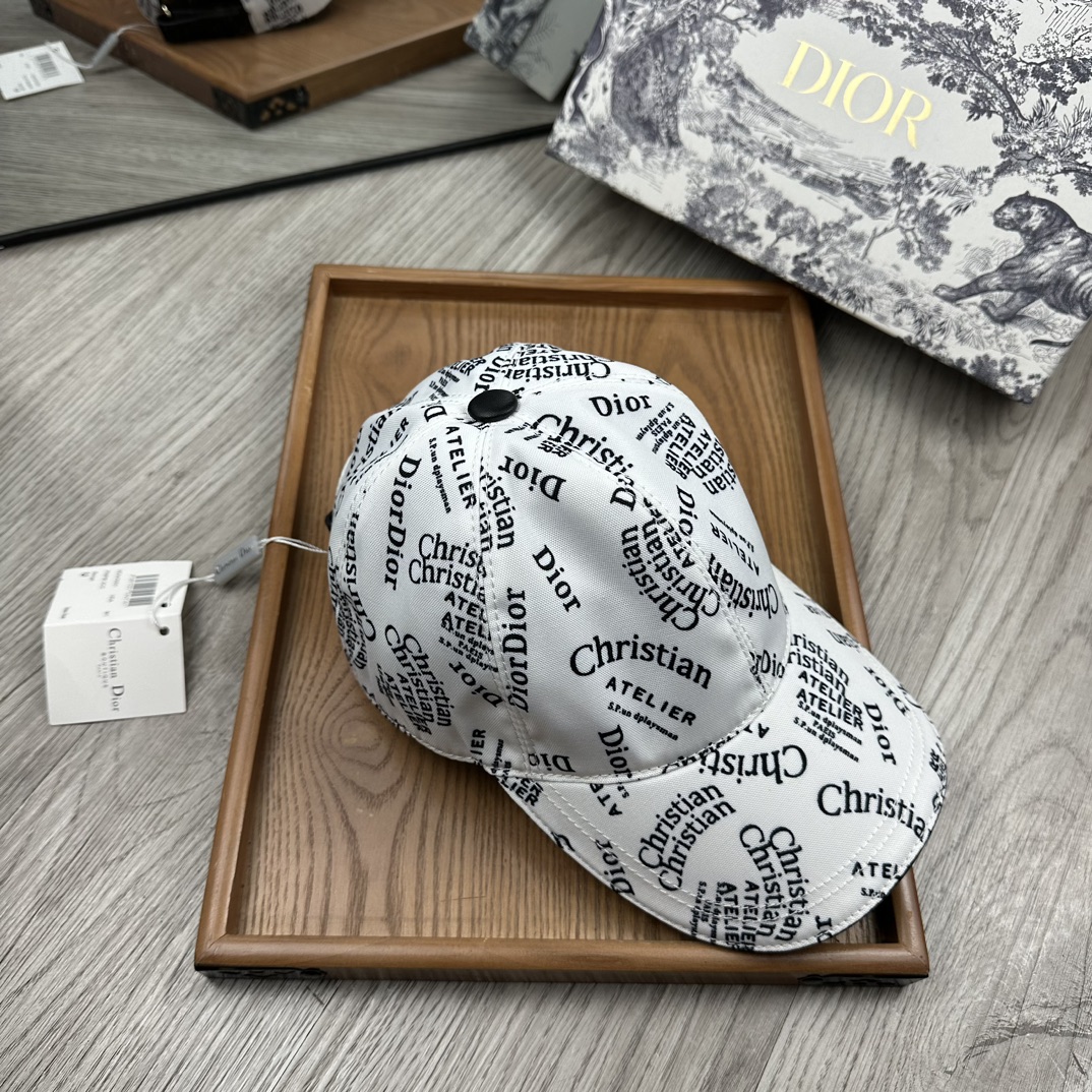 “High-End Fashion Hats: Handcrafted with Oxford Material and Cow Skin” - 图片 4