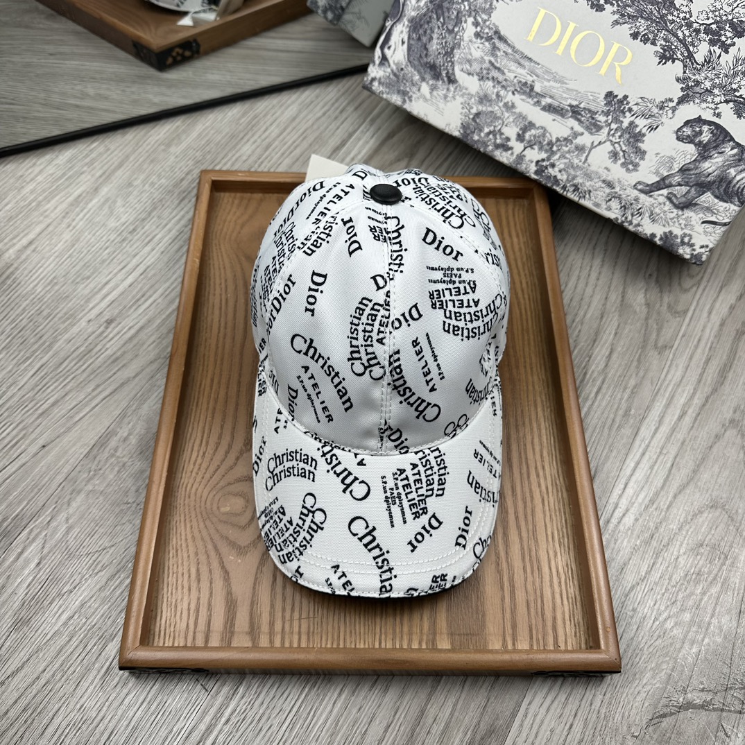 “High-End Fashion Hats: Handcrafted with Oxford Material and Cow Skin” - 图片 2